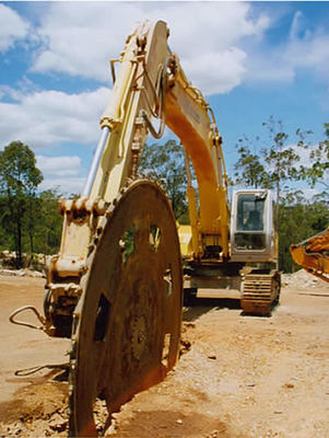 矿山开采实图 走进深圳市希利顿砂岩实业的源头与工艺展示